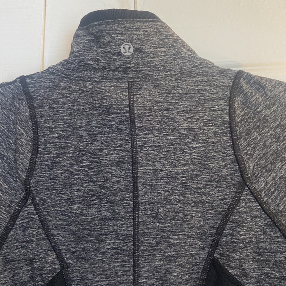 Lululemon run full tilt charcoal gray half zip pullover size 6 - Picture 11 of 11
